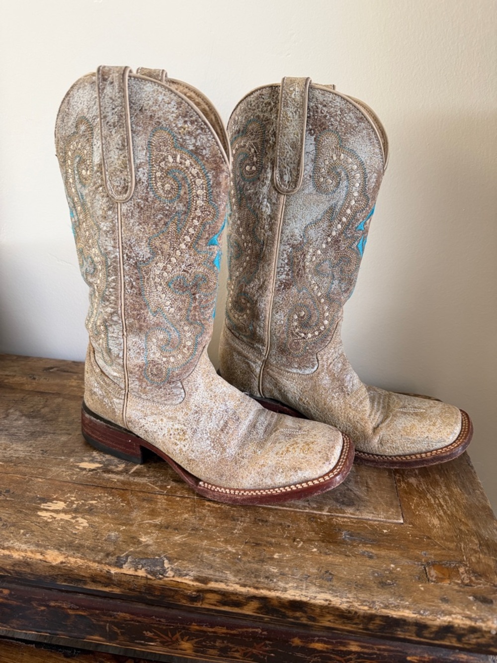 FERRINI Tan and Turquoise Leather Cowboy Boots with Embroidery size 8